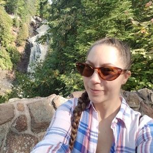 Meet your Posher, Dana